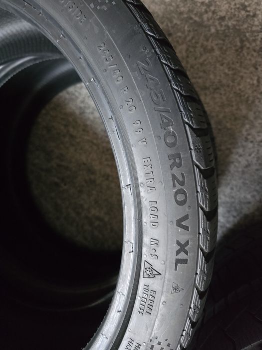 Continental 245/40 R20 99V MS iarnă