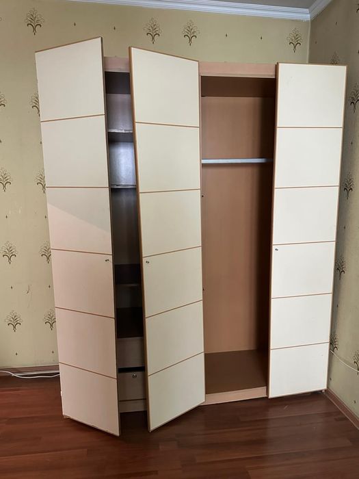 Шкаф большой отдам бесплатно