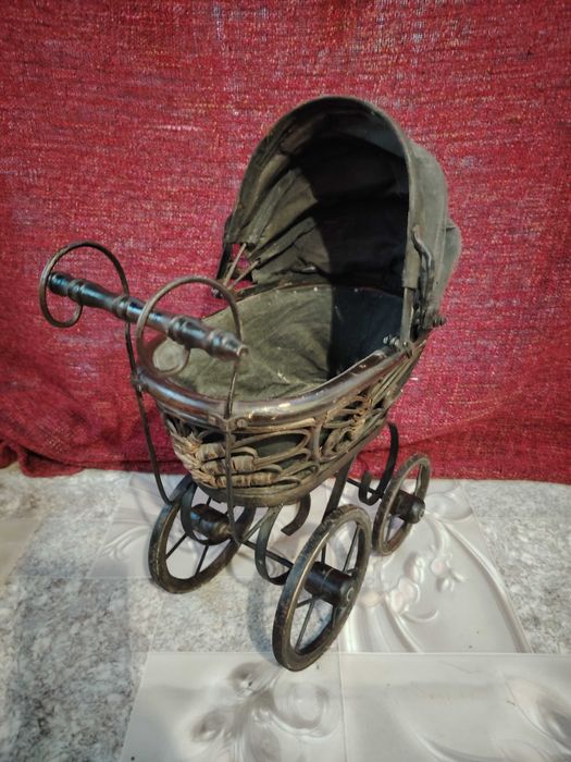 Ornament grădină,  cărucior vechi ornamental