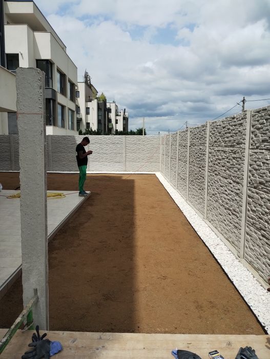 Gard de beton   de placi