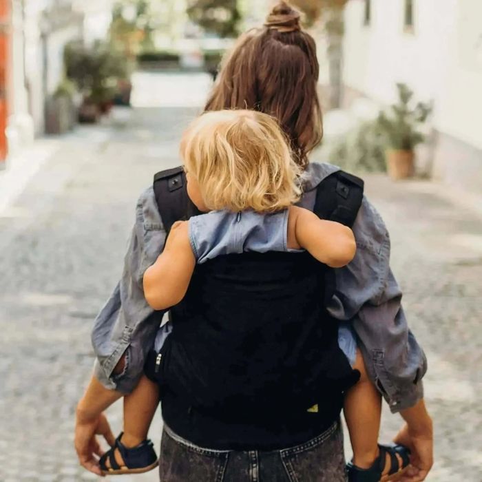 чисто нова ергономична раница за бебе Boba – Black Beau