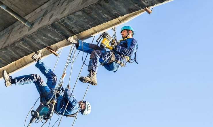 Servicii profesionale de alpinism utilitar–experiență la înălțime