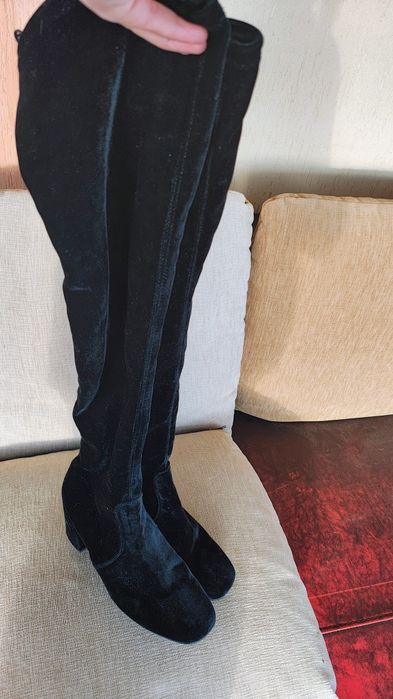 Дълги велурени ботуши с нисък ток и ластик
