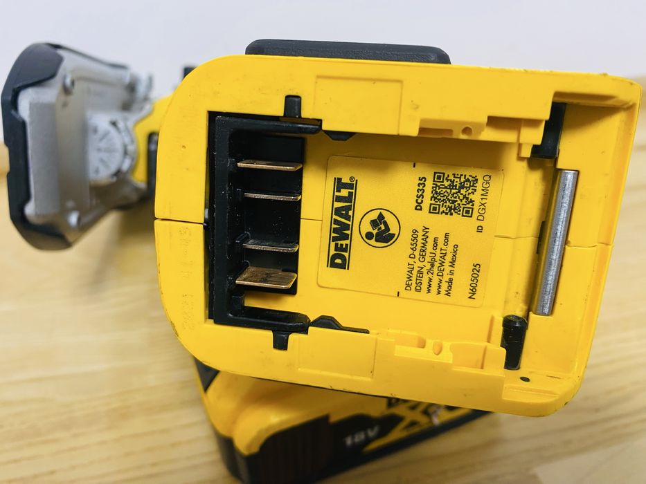 Dewalt pendular DCS 335