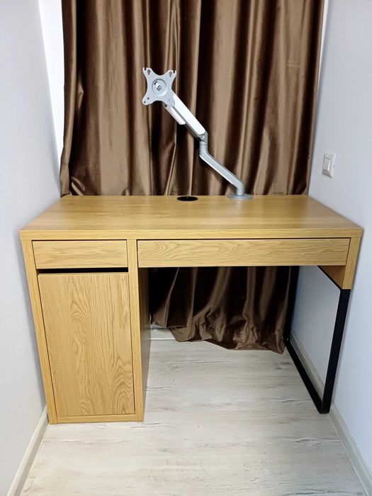 2 Birouri + suport monitor 1000  lei ambele