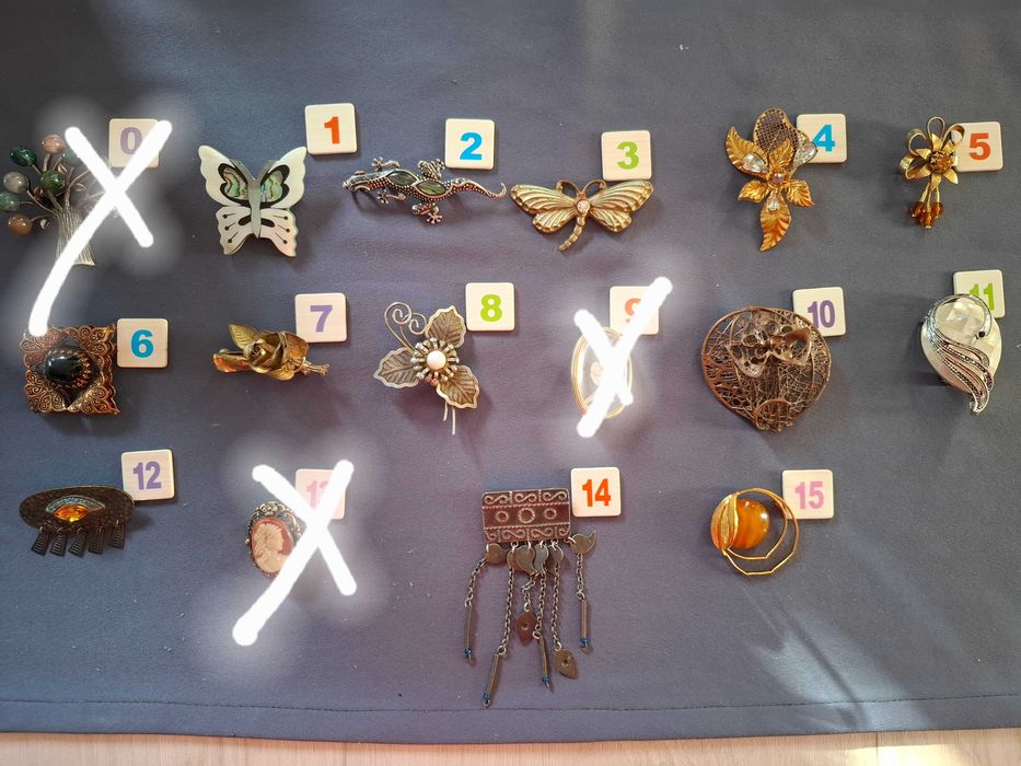 Колекция старинни брошки