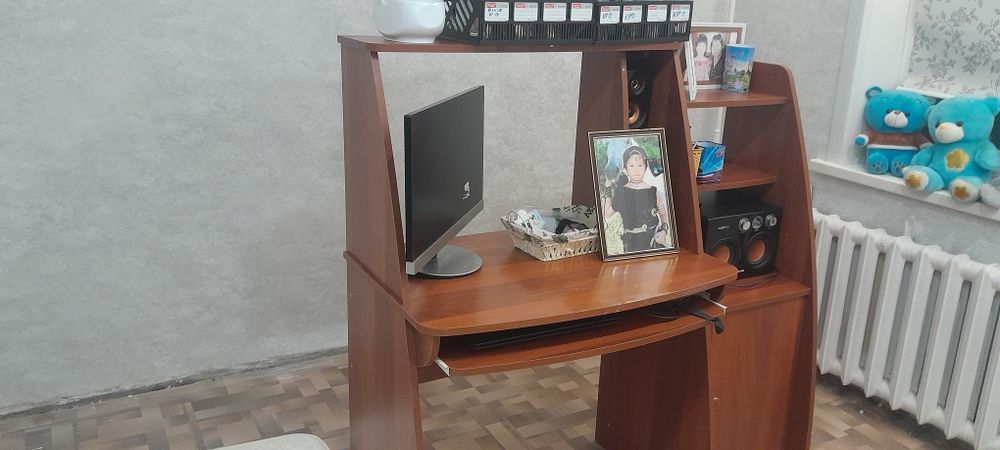 Продам стол компьютерный в хорошем состоянии!