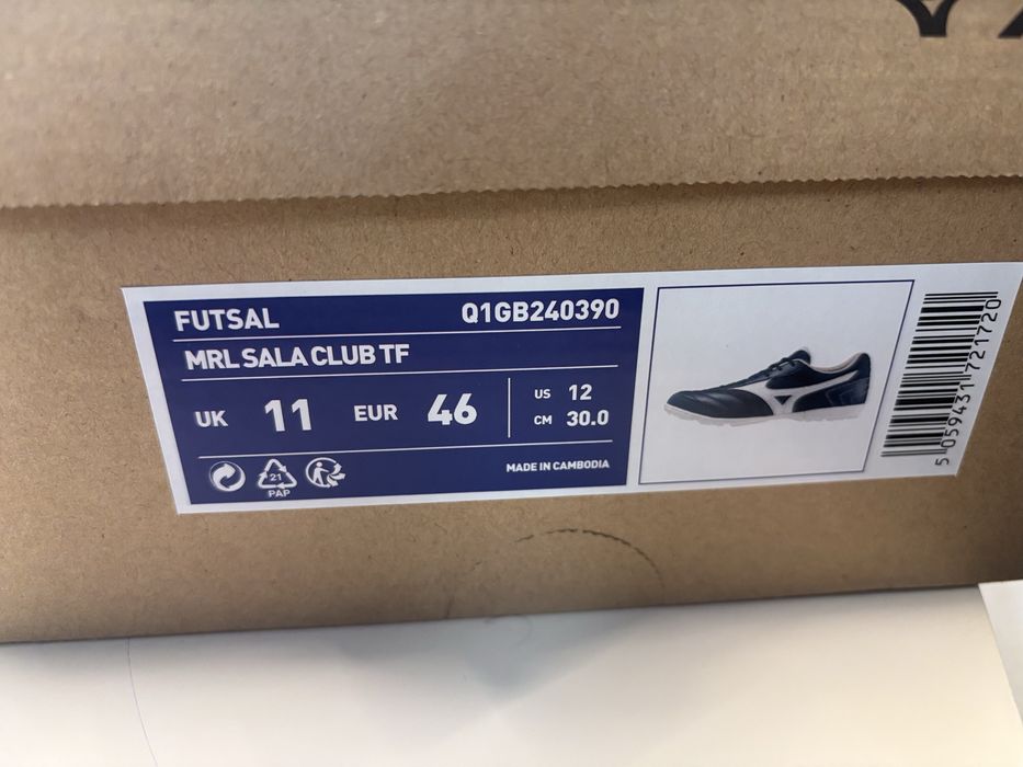 Футболни пбувки Mizuno.