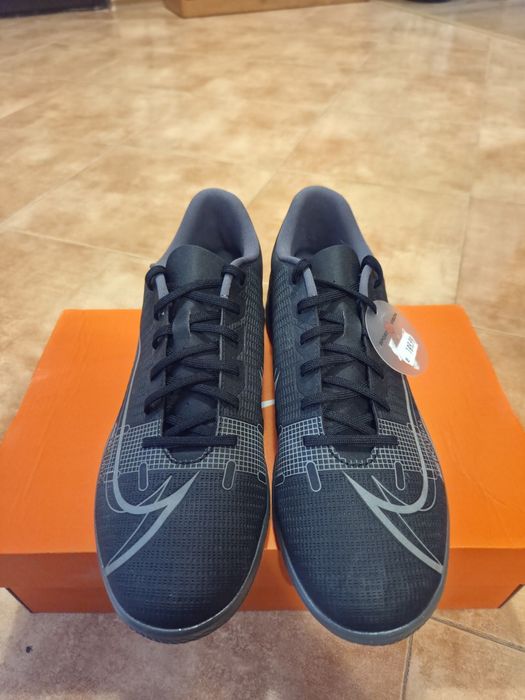 ЧИСТО НОВИ! Футболни обувки Nike VAPOR 14 CLUB IC