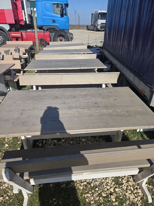 Дървени баварски маси с пейки