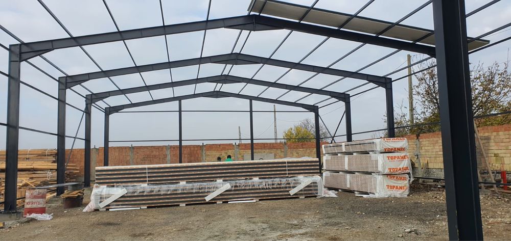 Hala pe structura metalica 15x30 invelita