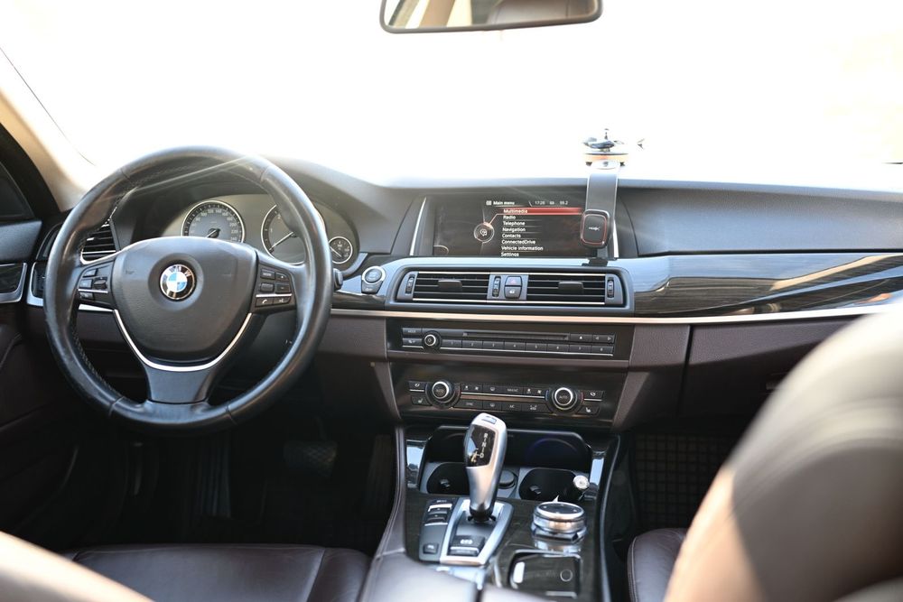 BMW Seria 5 F10 • 305.000 KM • ADAPTIVE LED • NAVIGAȚIE • Scaune Electrice