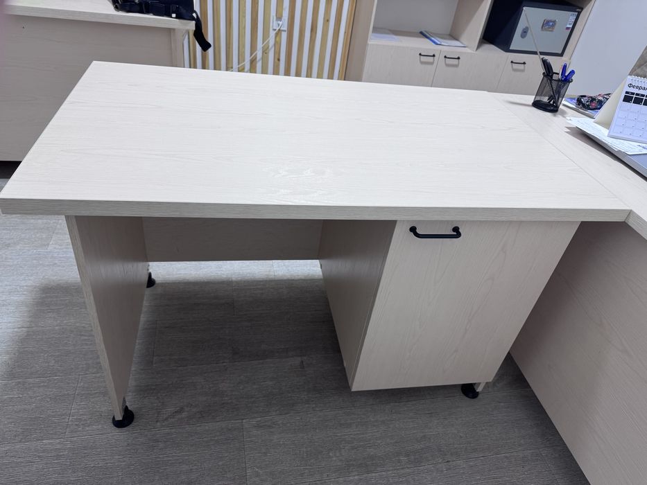 Распродажа офисной мебели: столы, шкафы, кресла, тумбы