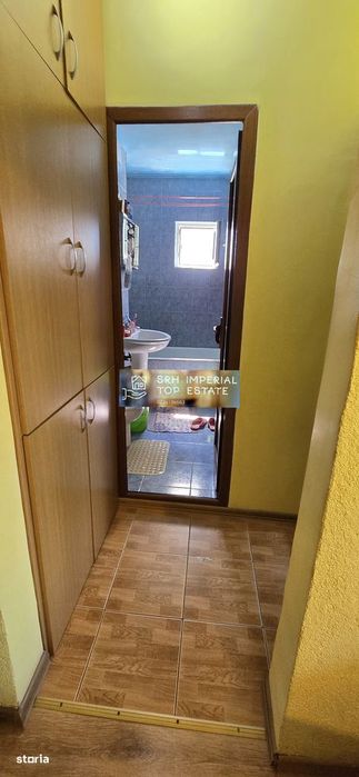 Apartament 2 camere semidecomandat etaj 2 Poarta 6 Liceul Lucian Blaga