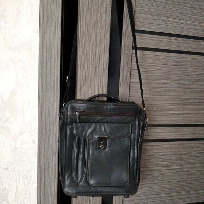 Продам кожаные сумки.