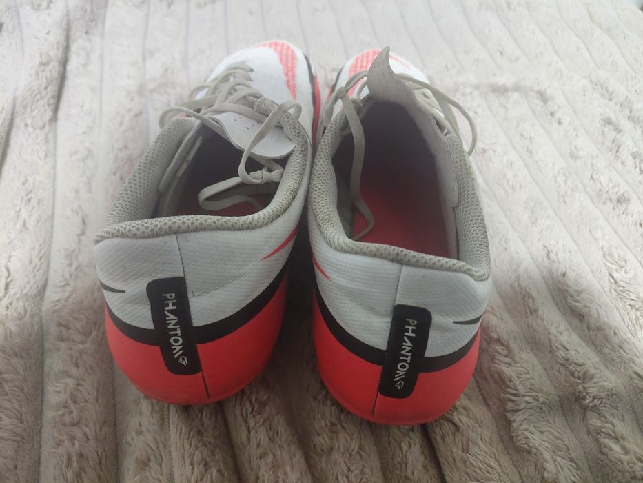 Vand ghete de fotbal nike phantom