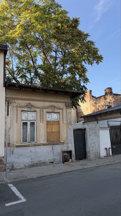 Sector 1 - Banu Manta x Calea Grivitei - Casa individuala  singur Curte