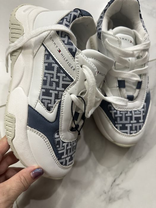 Оригинални детски маратонки Tommy Hilfiger  номерът е 34