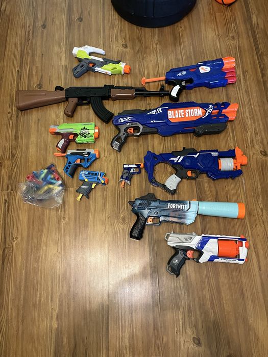 Пистолети ( нърф с меки патрони)
