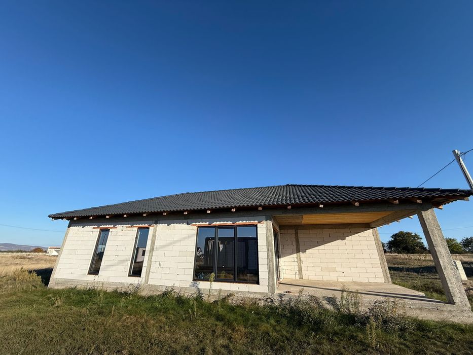 Casa de vanzare in cartierul nou din Alunis, com. Frumuseni