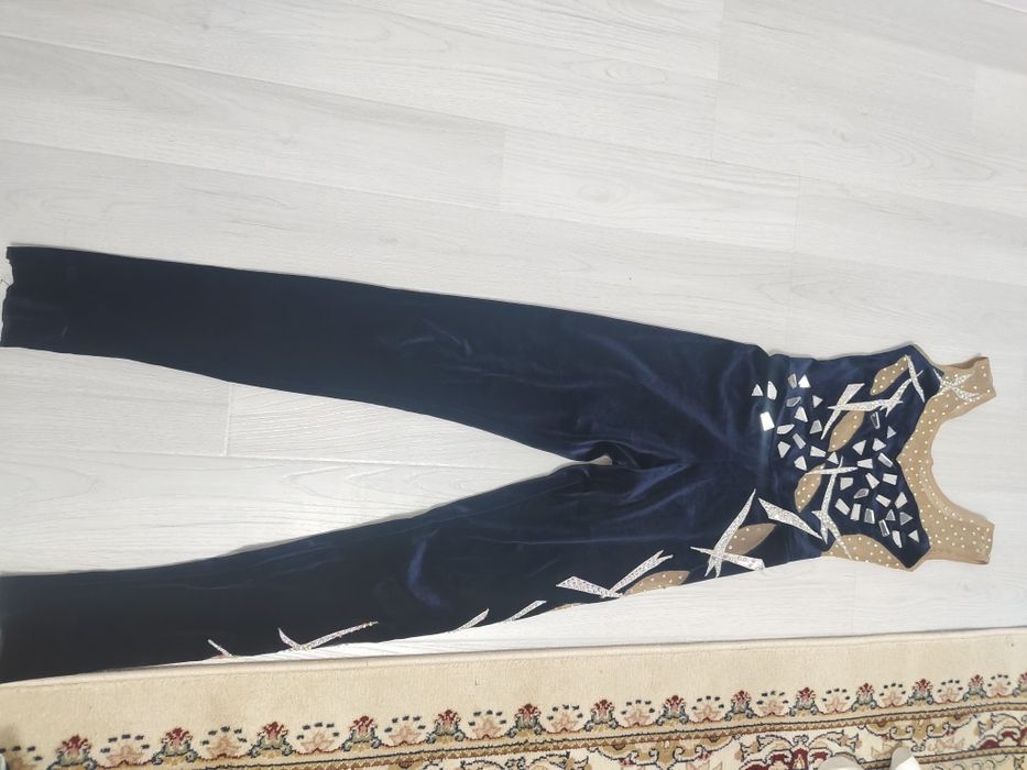 Гимнастический купальник (комбинезон)