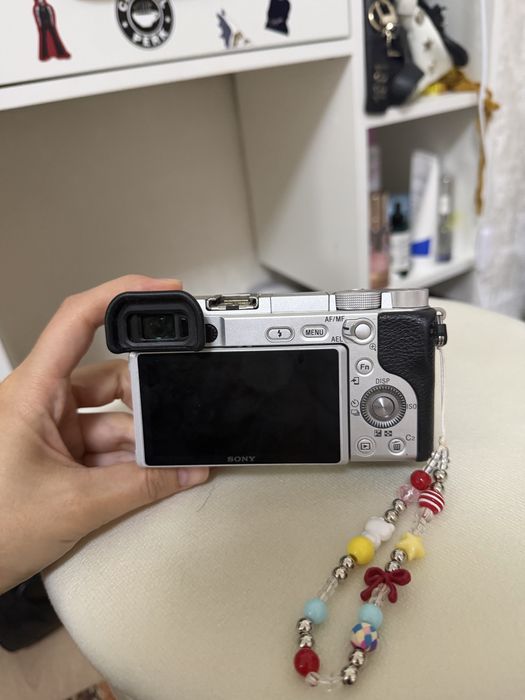 Sony Alpha a6400 + объектив 16–50mm