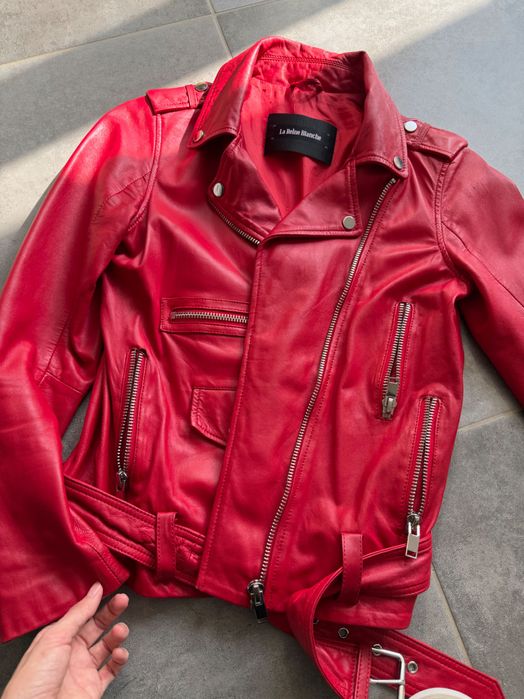 Червено кожено яке