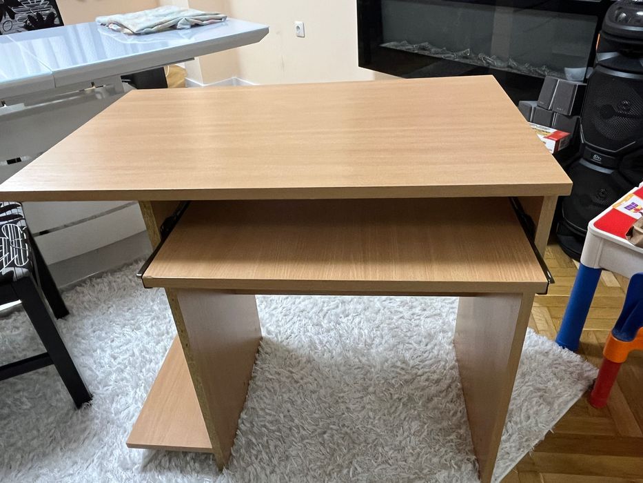 Продавам бюра със леки поправими забележки