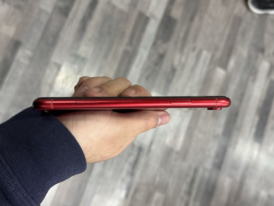 Iphone XR красный, идеал состояние