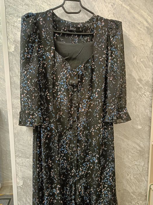 Красивое платье  52 р