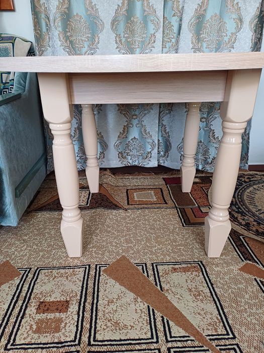 Продам стол круглый.