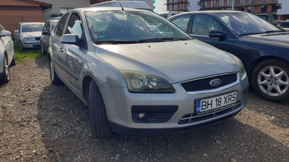 Vând Ford Focus 1,6 benzină.