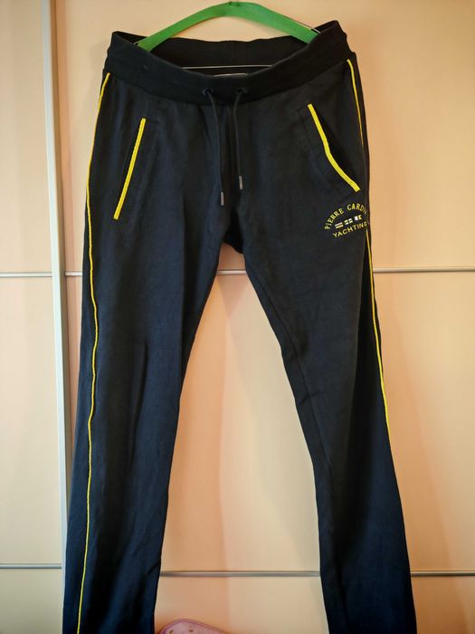 Vând pantaloni sport Pierre Cardin