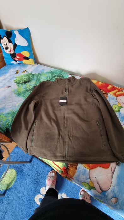 Продавам мъжки суичер!