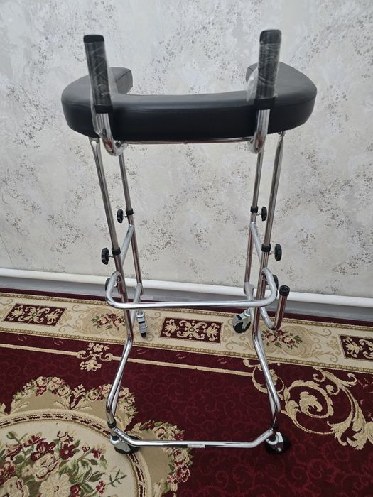 Ходунок для инвалидов