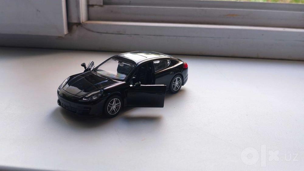 Коллекционная модель Porsche Panamera (Масштаб 1:38)