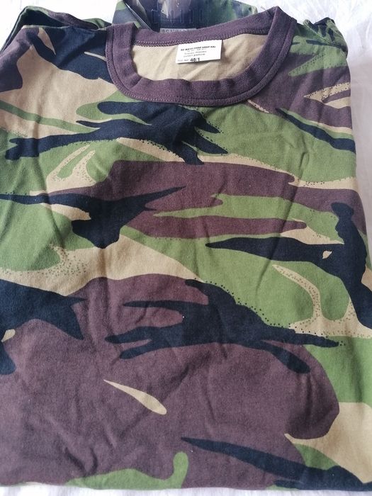 Tricouri combat mânecă scurta și lungă