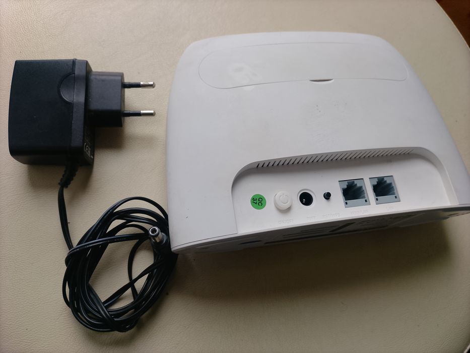 Vând Router Tenda 4g cu cartela Sim