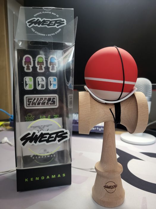 Broken shape anti skid red tracker