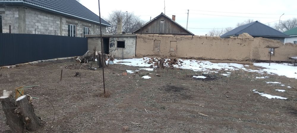 Продам участок с постройкой