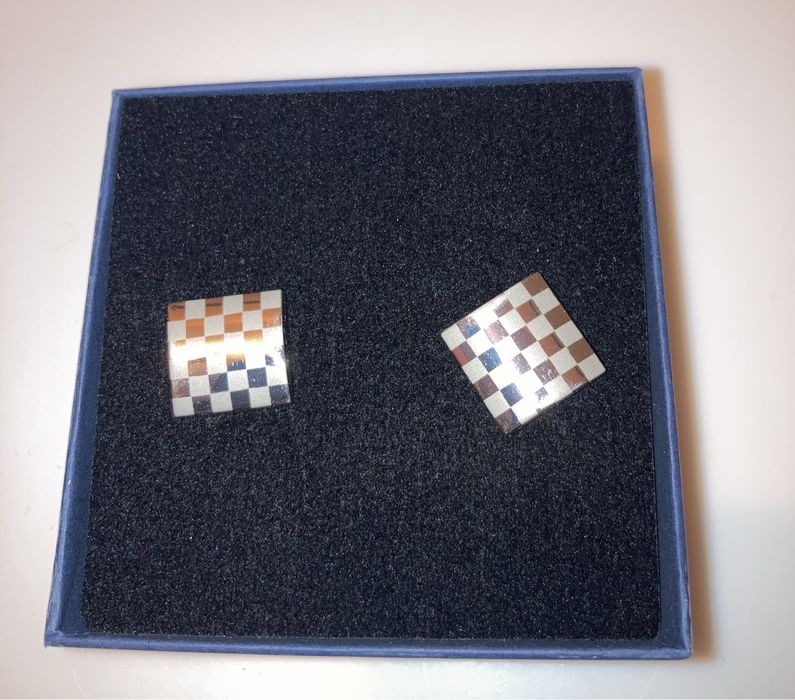 Butoni placati cu platina cu model tabla de sah/carouri