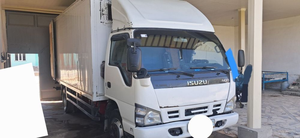 Isuzu nqr 71pl 2011