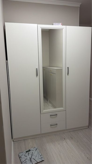 Прихожая цвет белый