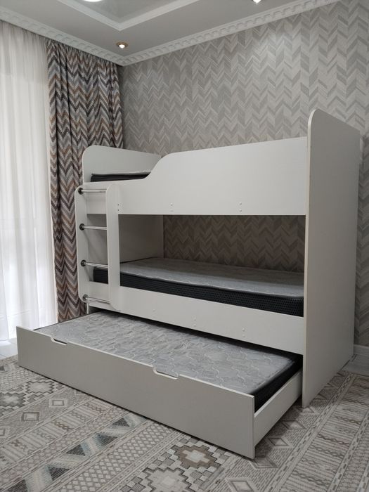 Продам кровать трехярустный