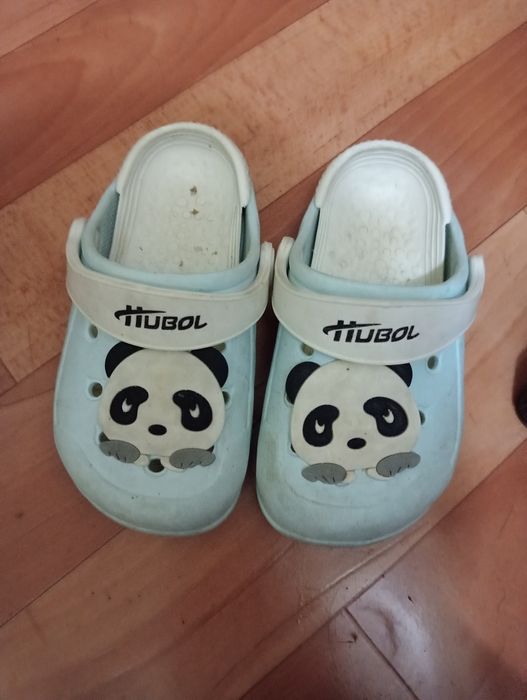 Продам детскую обувь