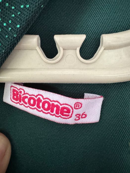 Зелена рокля, не е обличана