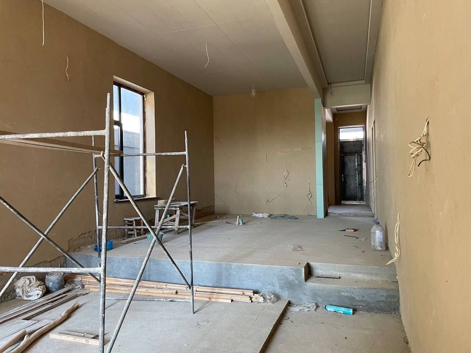 Продаю участок 4,5 соток с домом ( коробка)