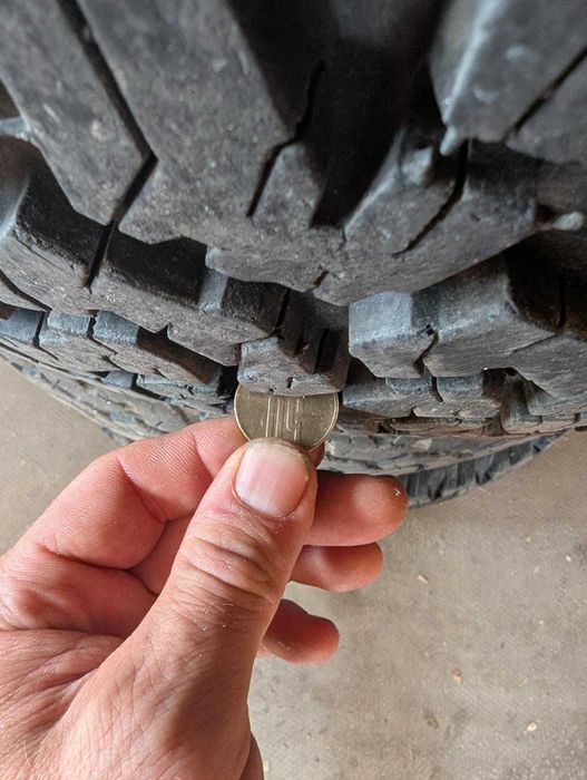 BF Goodrich KO2 31x10.5x15 anvelope și jante.