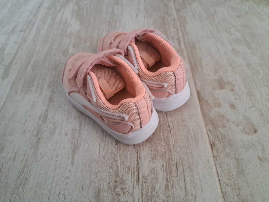 adidasi fete nike /puma