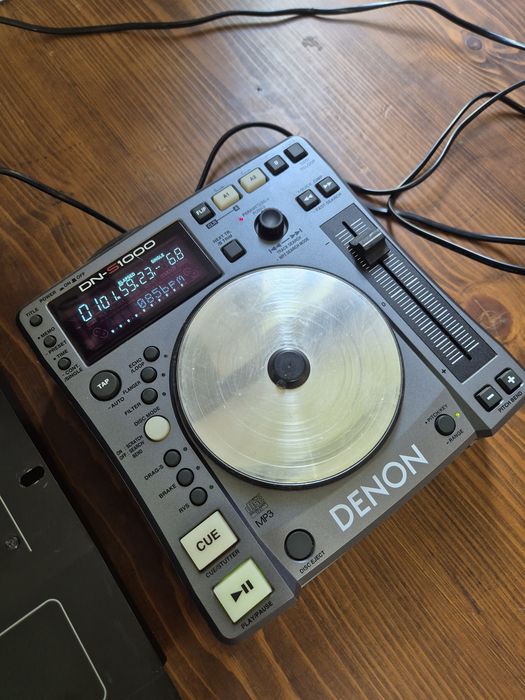 Denon DN S1000 + Numark DM 1100X playere + mixer